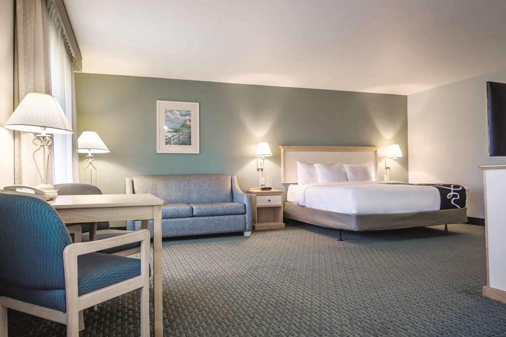La Quinta By Wyndham Newport Hotel Room photo